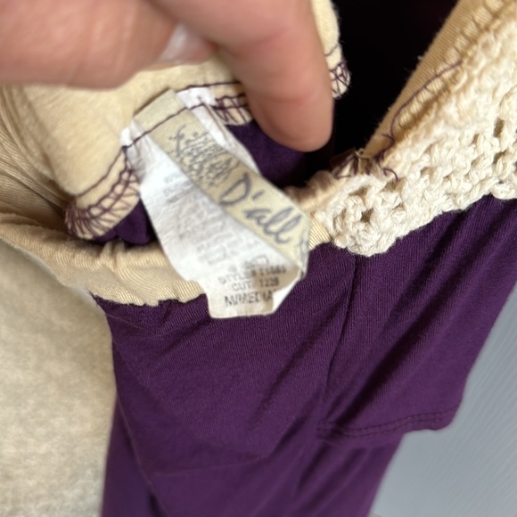 Crocheted halter top. Ivory and purple size M. Bin 8 - Picture 4 of 5